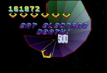 une photo d'Ã©cran de Tempest 2000 sur Atari Jaguar